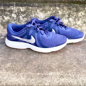 Nike Womens Revolution 4